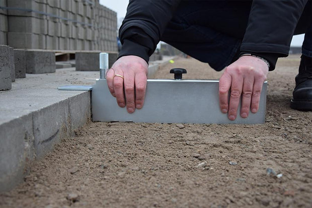Maxi Gauge for hand screeding to set your base and setting bed up against a fixed edge